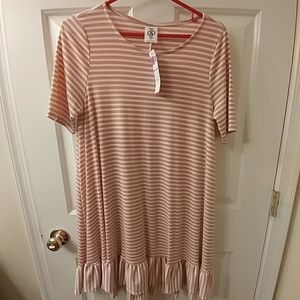 NWT Med Agnes & Dora Ruffle Tunic
